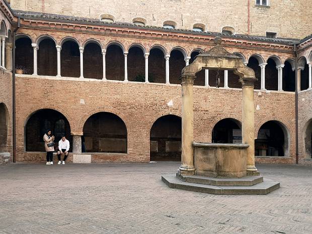 Piazza e complesso santo Stefano