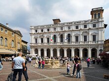 Piazza Vecchia 01
