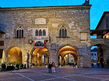 Piazza Vecchia 09